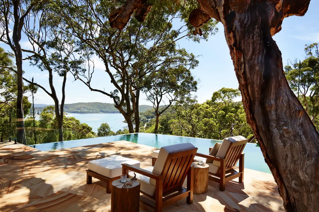 Pretty Beach House image 1