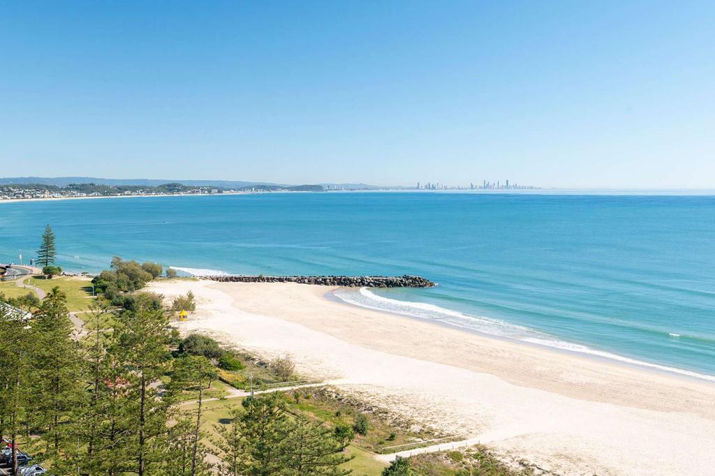 Mantra Coolangatta Beach image 10
