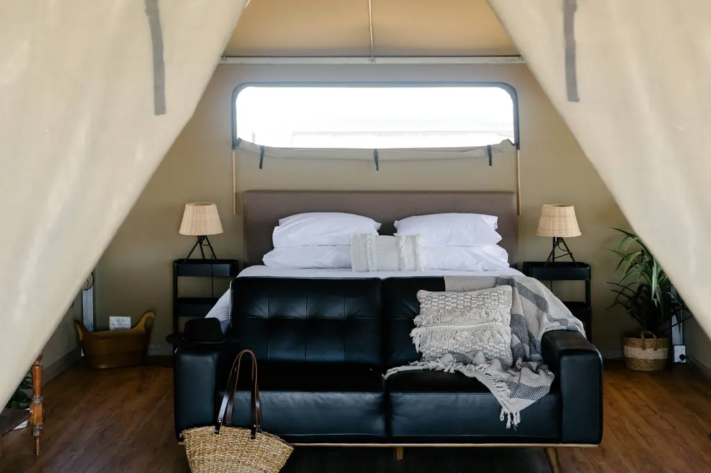 Mitchell Grass Retreat image 3