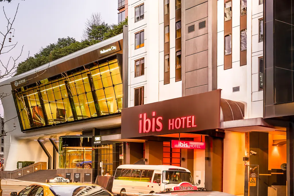ibis Melbourne - Hotel & Apartments image 2