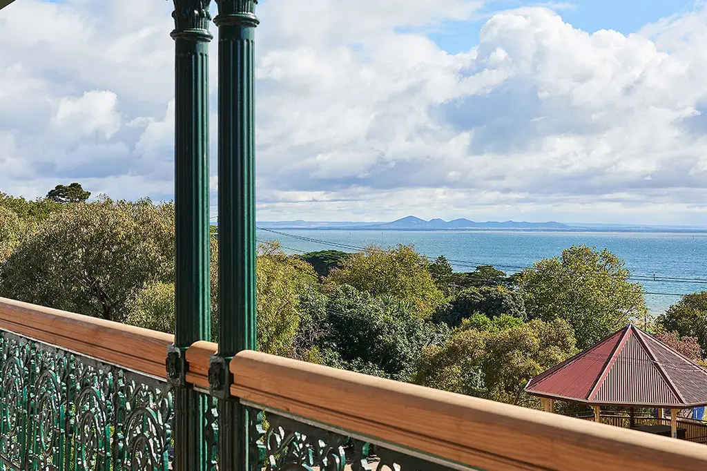 Portarlington Grand Hotel image 2