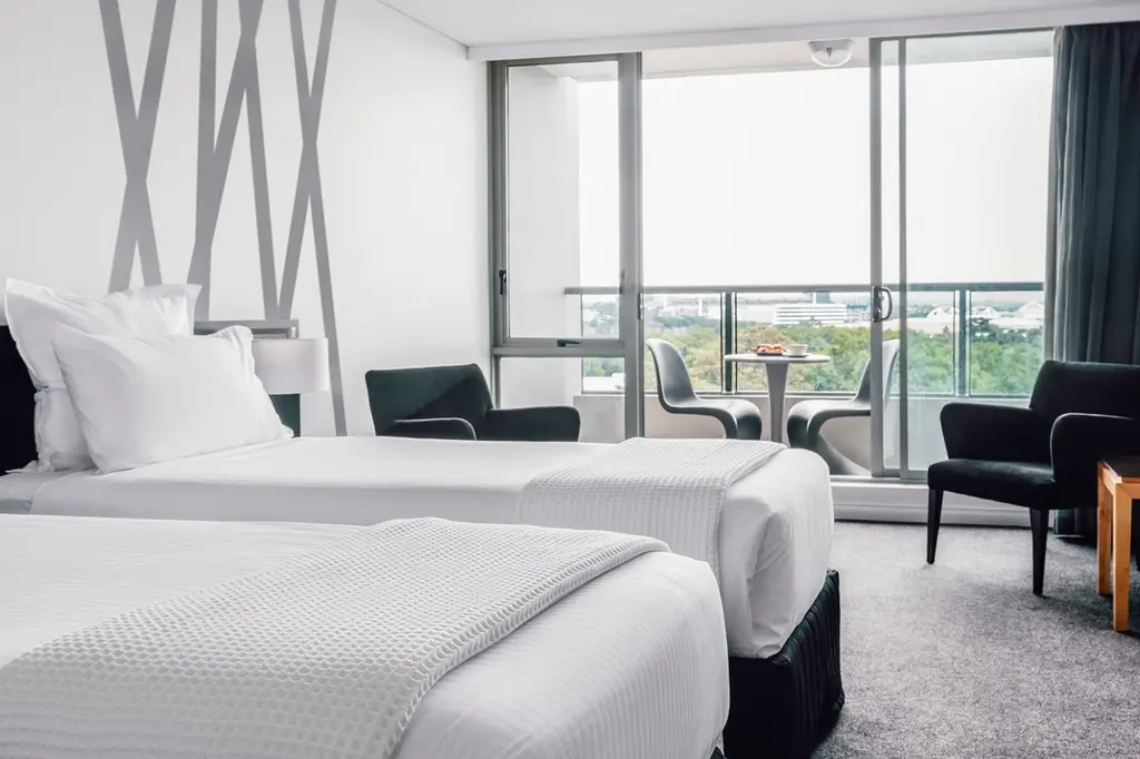 Quay West Suites Melbourne image 3