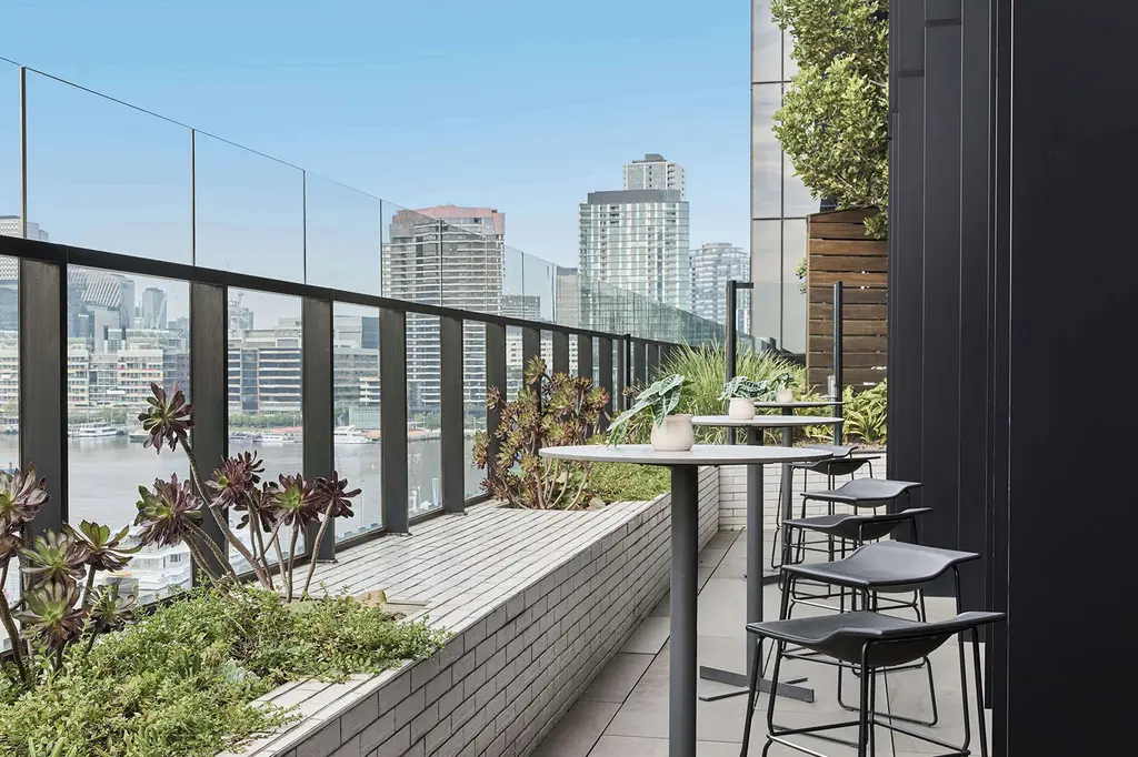 Vibe Hotel Melbourne Docklands image 7