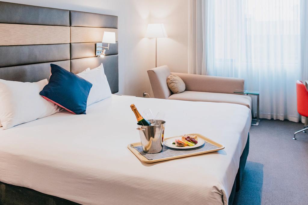 Novotel Newcastle Beach image 3