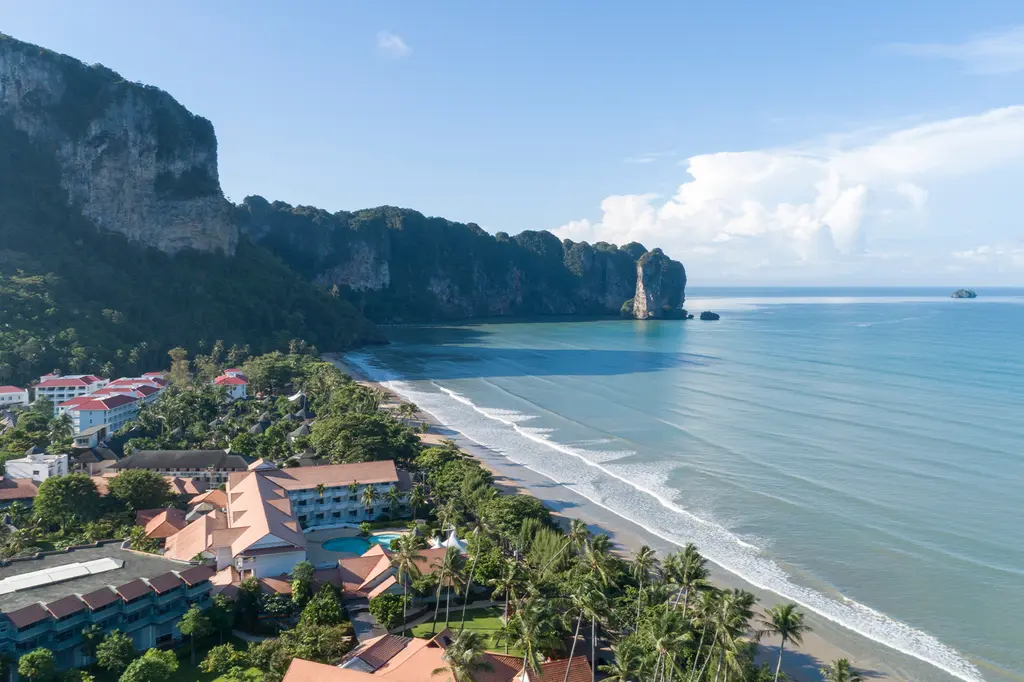 Avani Ao Nang Cliff Krabi Resort image 8