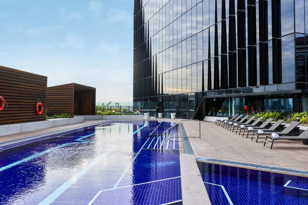 Vibe Hotel Melbourne Docklands image 1