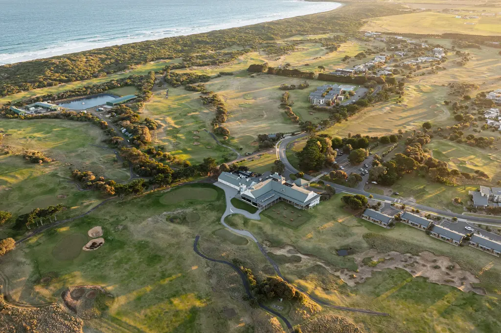 13th Beach Golf Lodges image 1