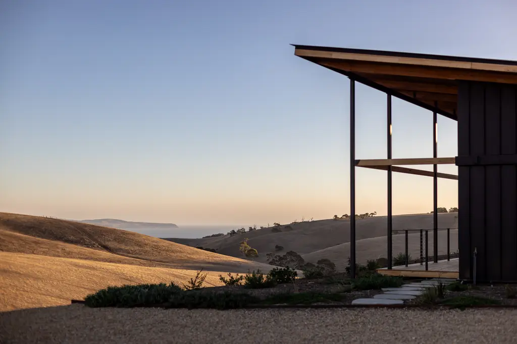Studio on Forktree – Modern Coastal Retreat image 12