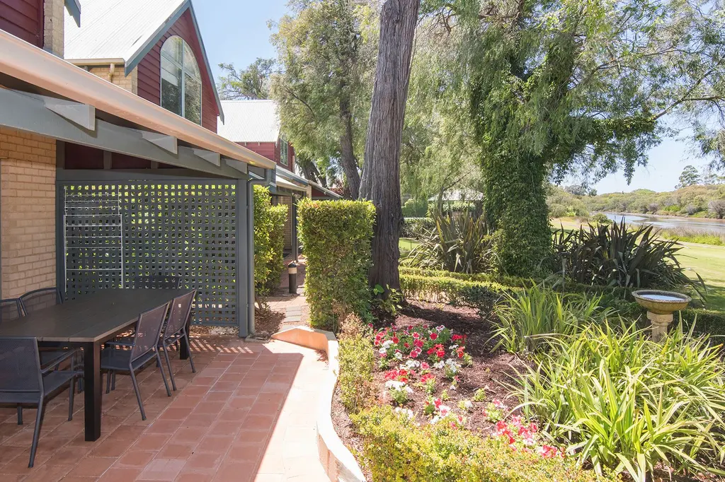 Bayshore Beachside Resort image 9