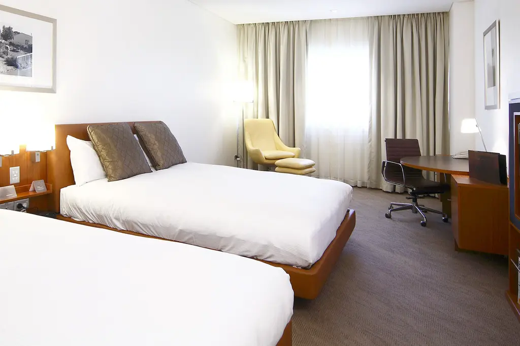 Novotel Canberra image 7