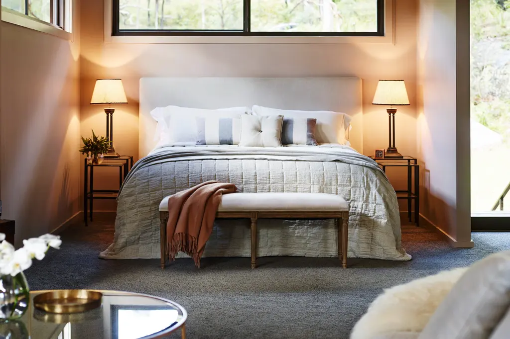Pretty Beach House image 3