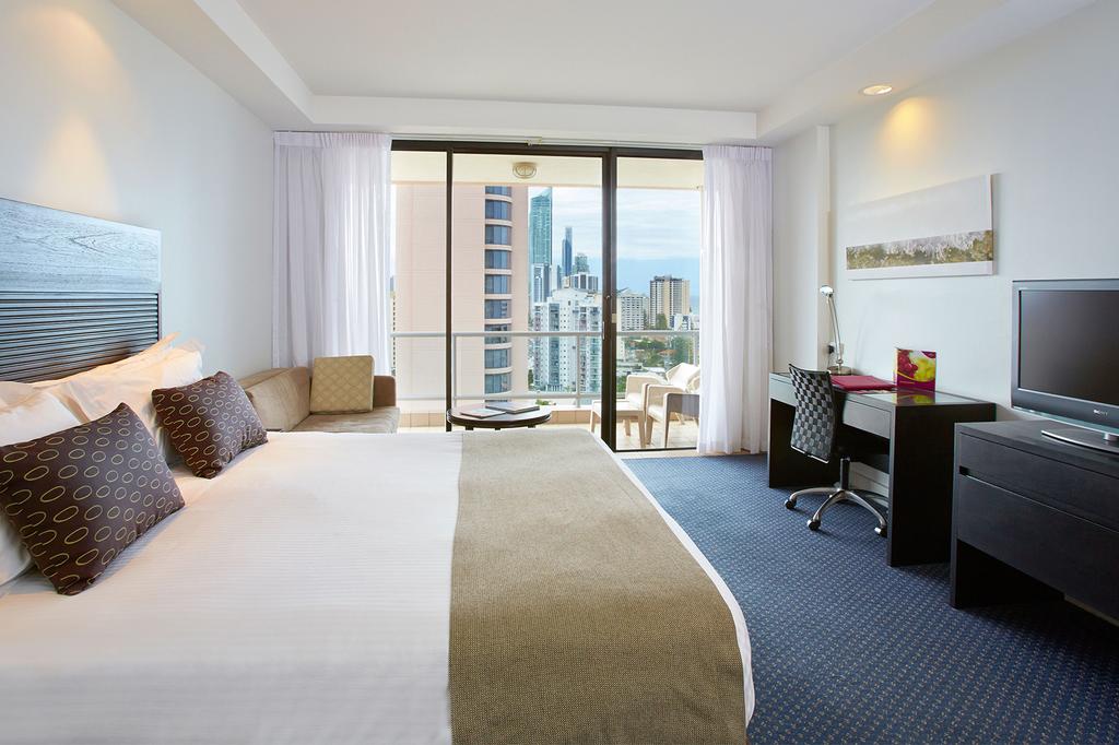 Crowne Plaza Surfers Paradise, an IHG Hotel image 3