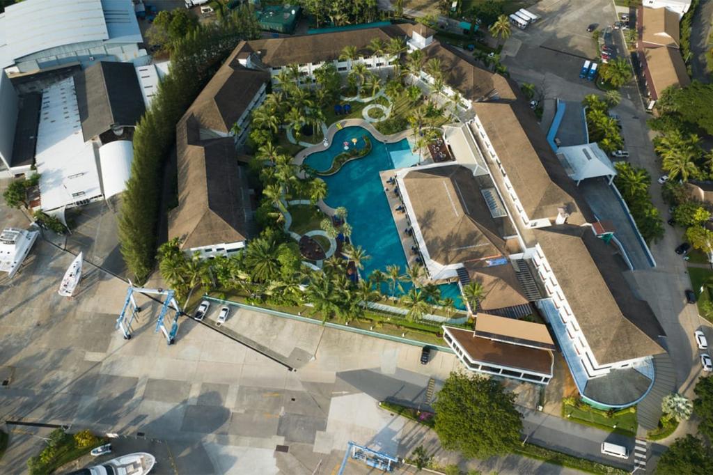 NH Boat Lagoon Phuket Resort image 4