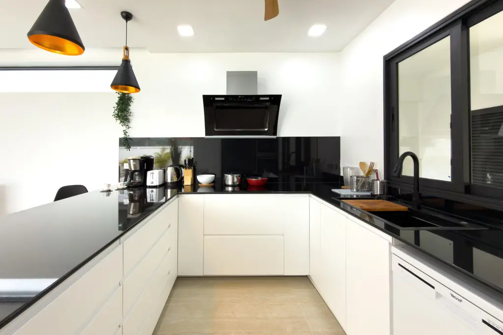 Stylish 3BR Pool Villa Lawan Villa image 2