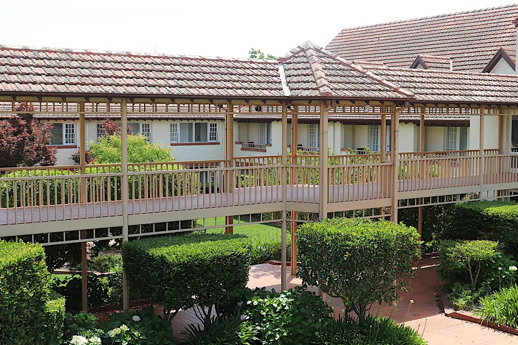 Mercure Canberra image 6