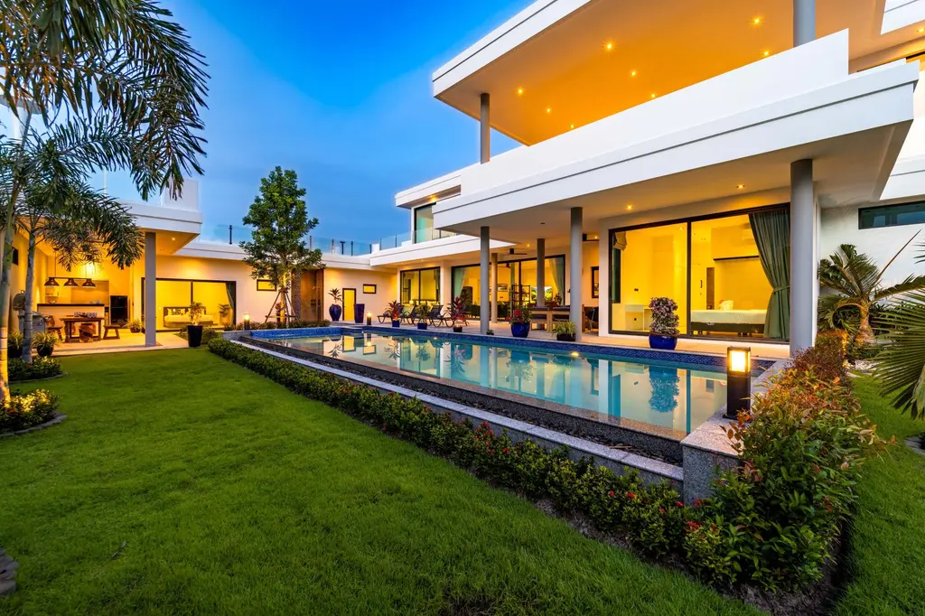 Luxury Modern 6 Bed Private Pool Villa image 3