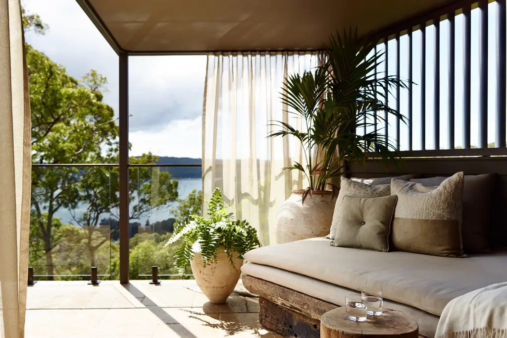 Pretty Beach House image 14