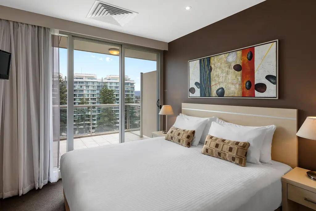 Oaks Glenelg Plaza Pier Suites image 3