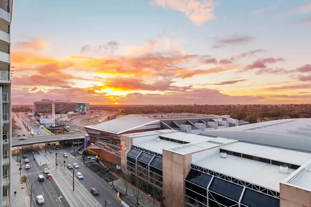Oaks Adelaide Horizons Suites image 4