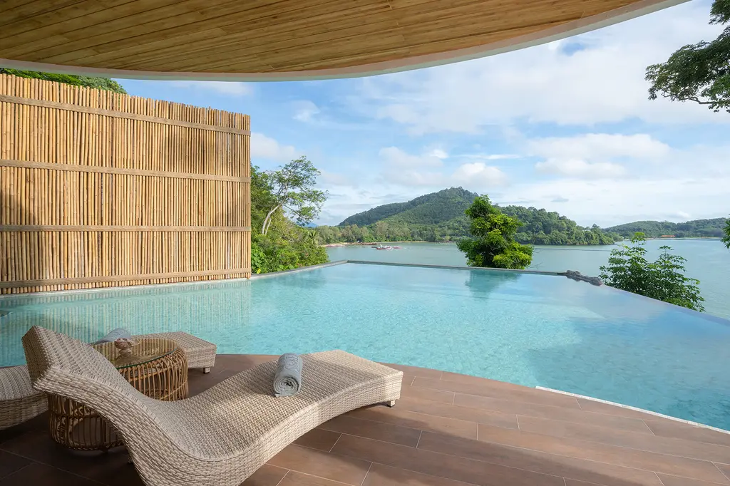 Sinae Phuket Luxury Hotel image 2