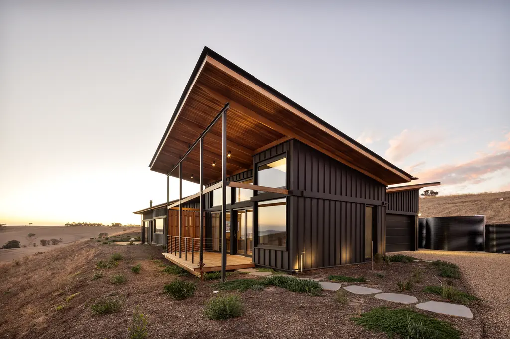 Studio on Forktree – Modern Coastal Retreat image 11