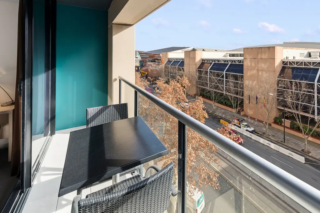 Oaks Adelaide Horizons Suites image 8