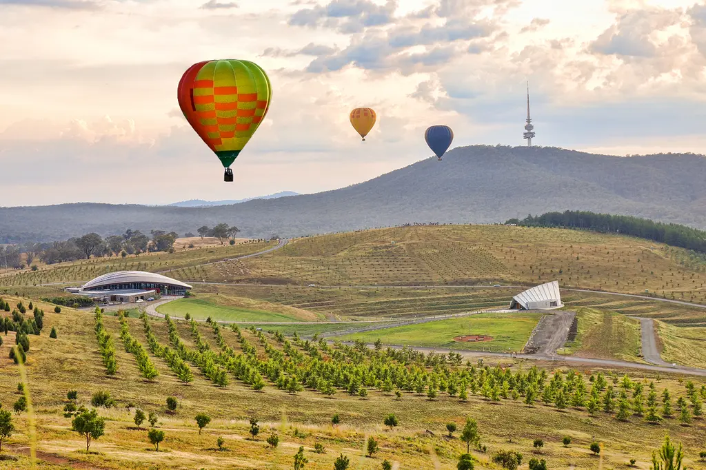 Novotel Canberra image 4