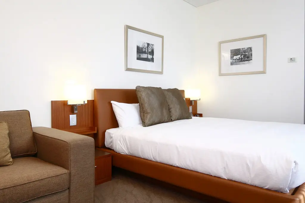 Novotel Canberra image 8