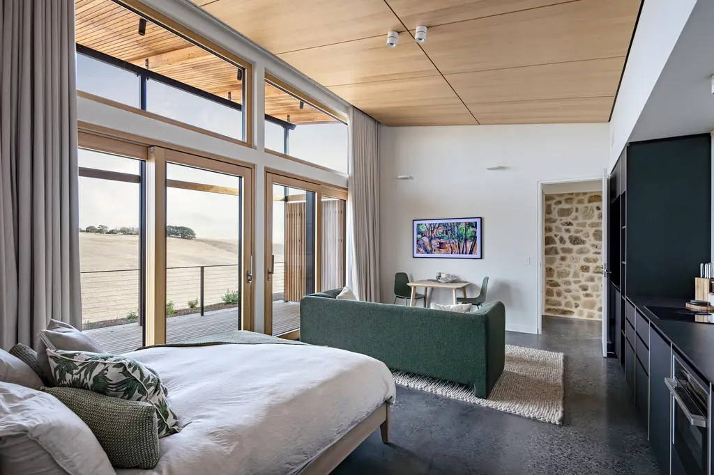 Studio on Forktree – Modern Coastal Retreat image 3