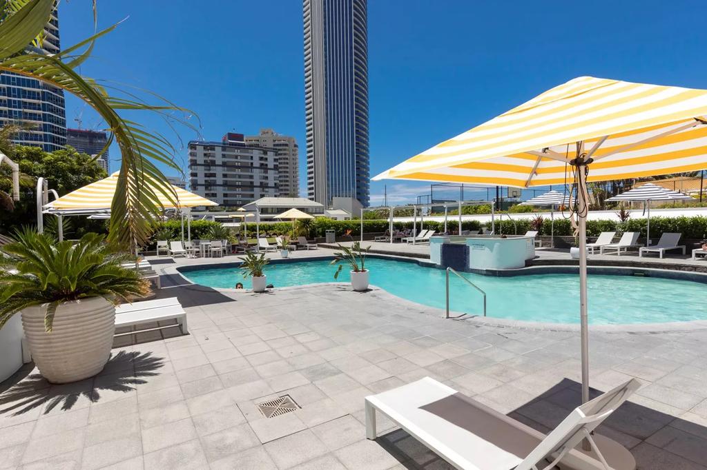 Novotel Surfers Paradise image 2