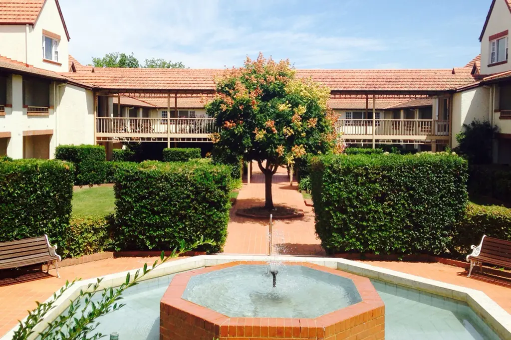 Mercure Canberra image 5