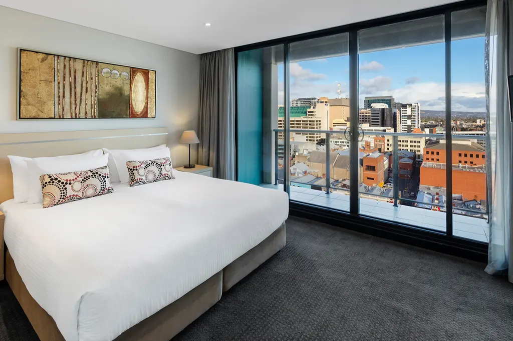 Oaks Adelaide Horizons Suites image 3