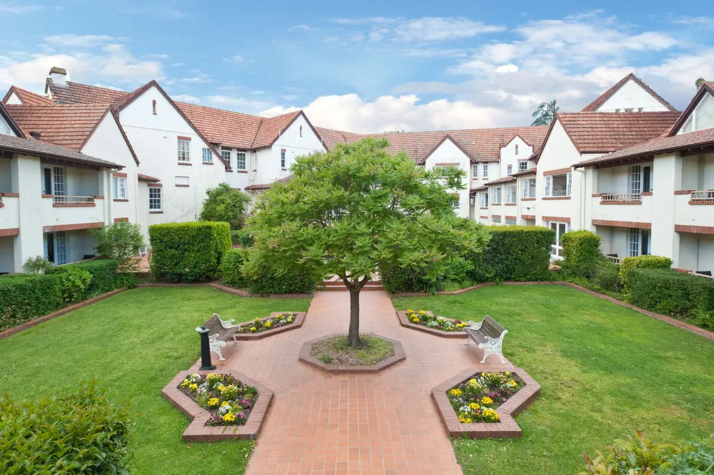 Mercure Canberra image 8