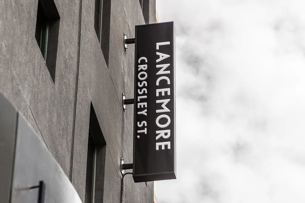 Lancemore Crossley St. image 7