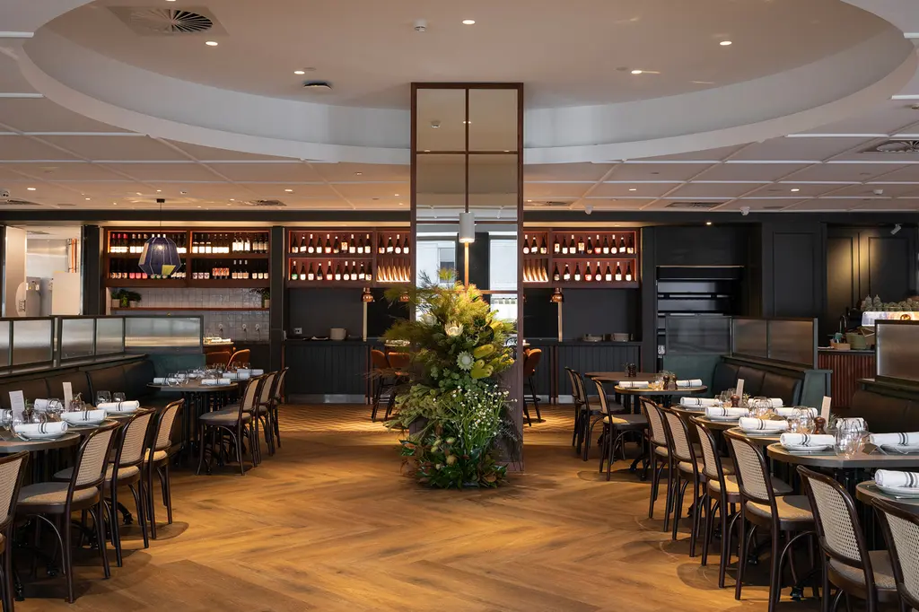 Rydges Melbourne image 8