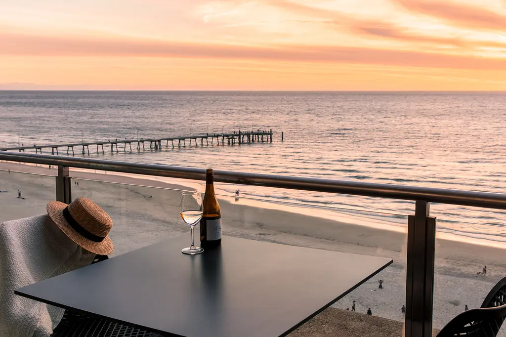 Oaks Glenelg Plaza Pier Suites image 2