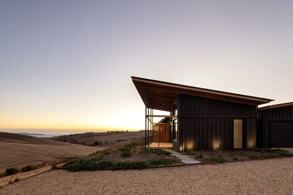 Studio on Forktree – Modern Coastal Retreat image 1