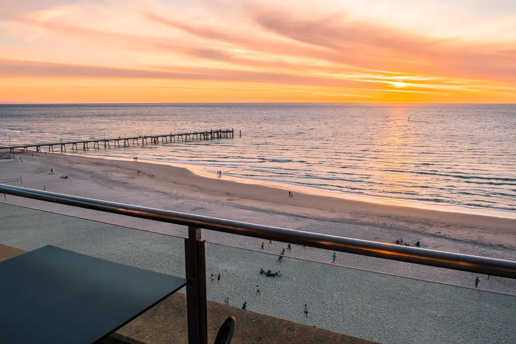 Oaks Glenelg Plaza Pier Suites image 9