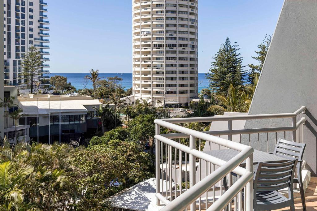 Mantra Crown Towers Surfers Paradise image 9