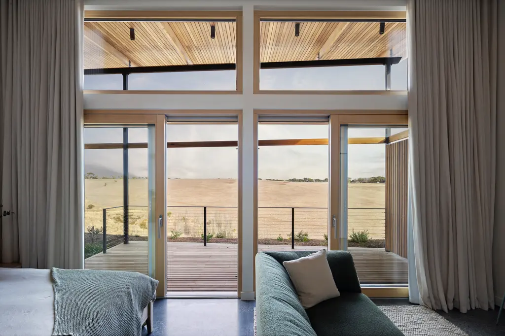 Studio on Forktree – Modern Coastal Retreat image 4