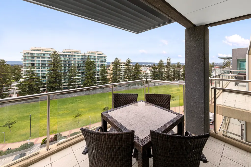 Oaks Glenelg Plaza Pier Suites image 8