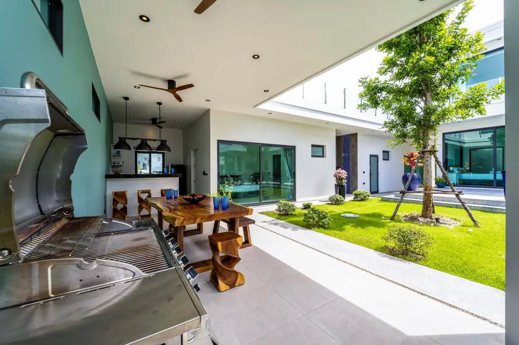 Luxury Modern 6 Bed Private Pool Villa image 9