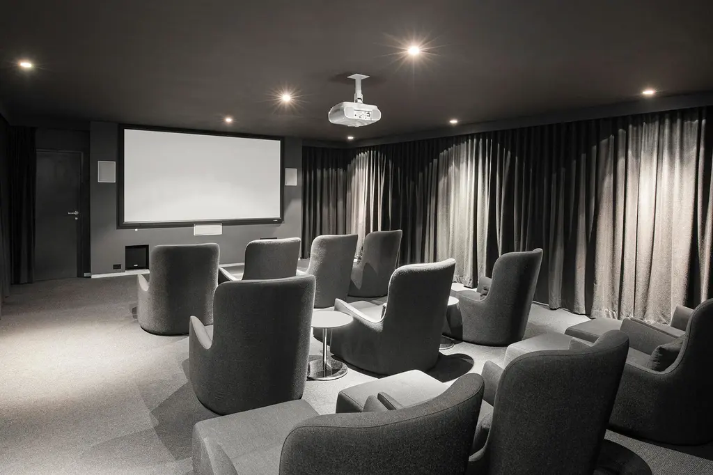 Mantra Circle on Cavill Surfers Paradise image 6