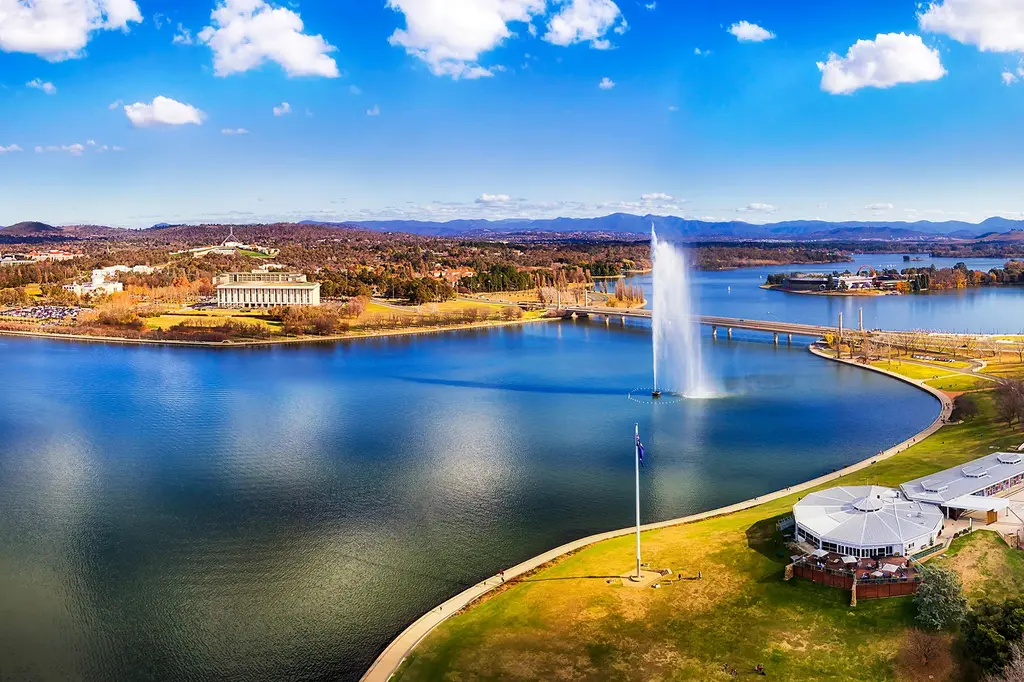 Mercure Canberra image 4