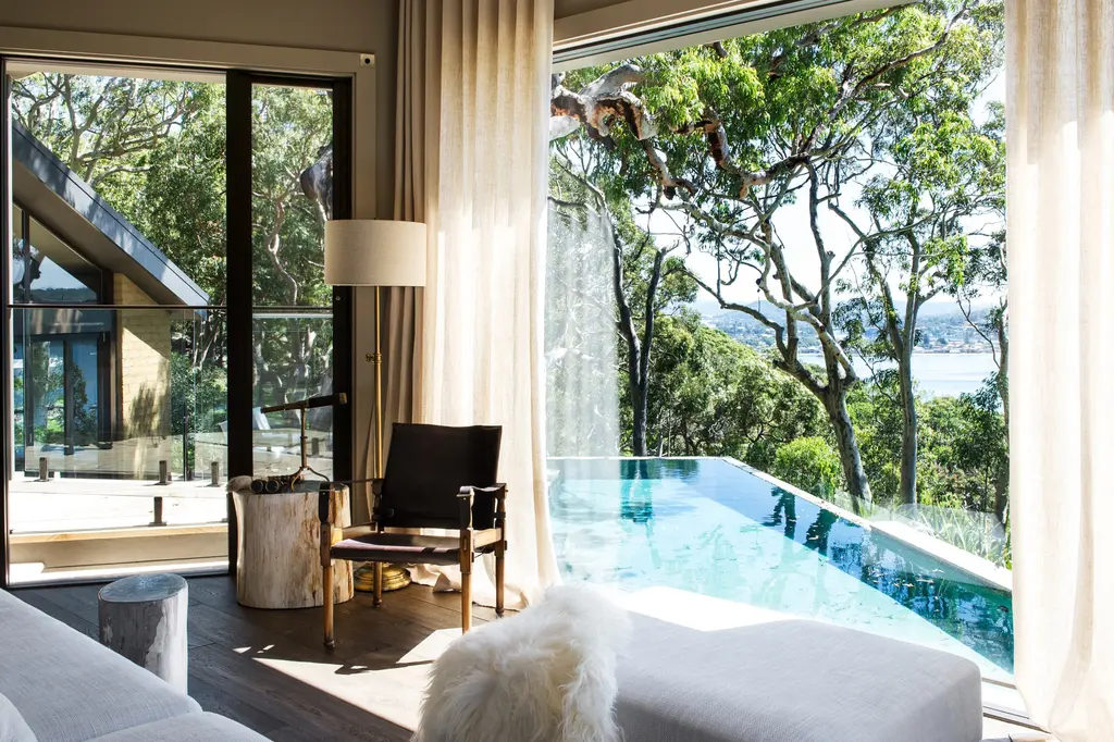 Pretty Beach House image 12