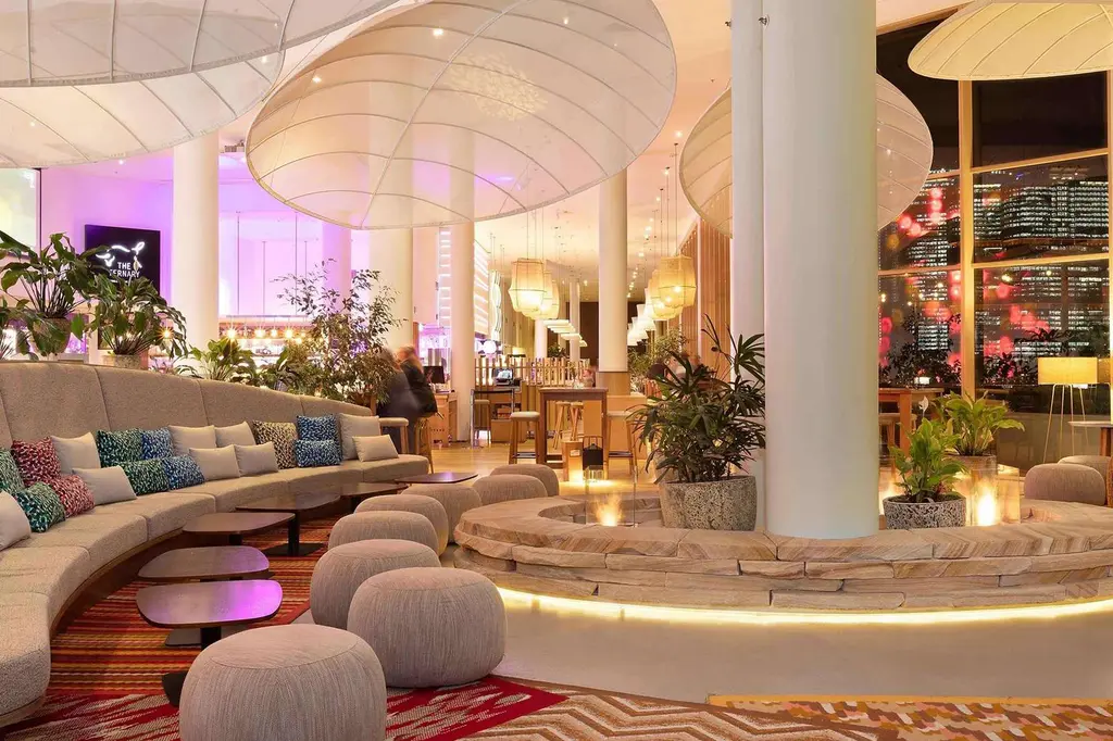 Novotel Sydney on Darling Harbour image 4