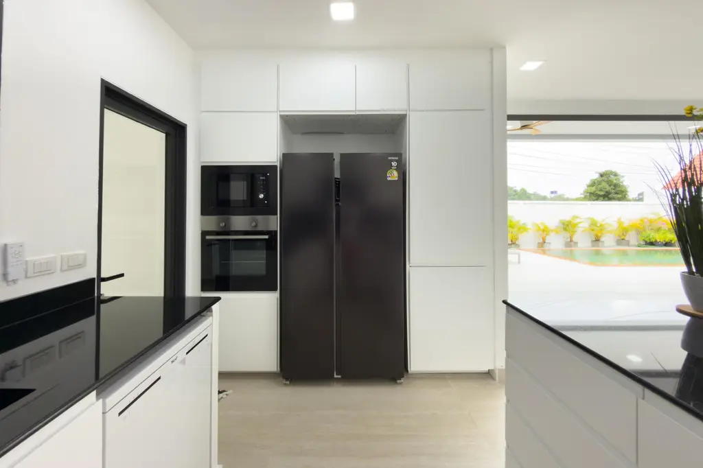 Stylish 3BR Pool Villa Lawan Villa image 3