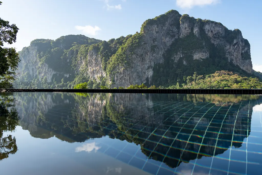 Avani Ao Nang Cliff Krabi Resort image 2