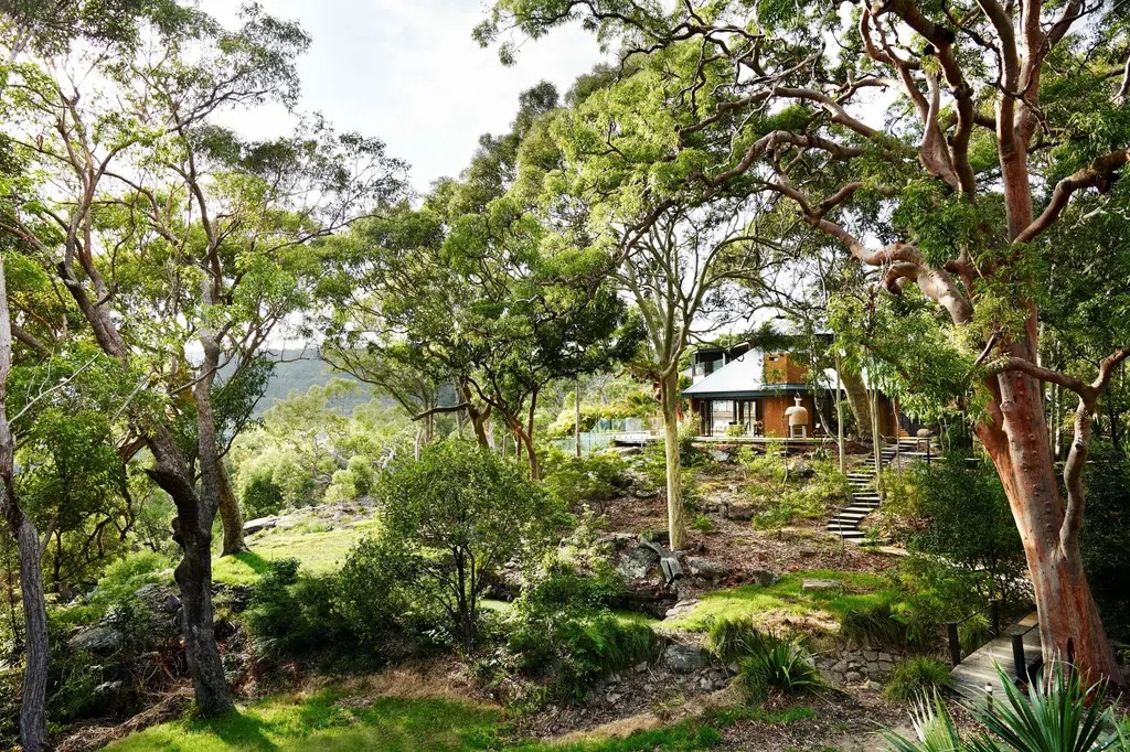 Pretty Beach House image 5