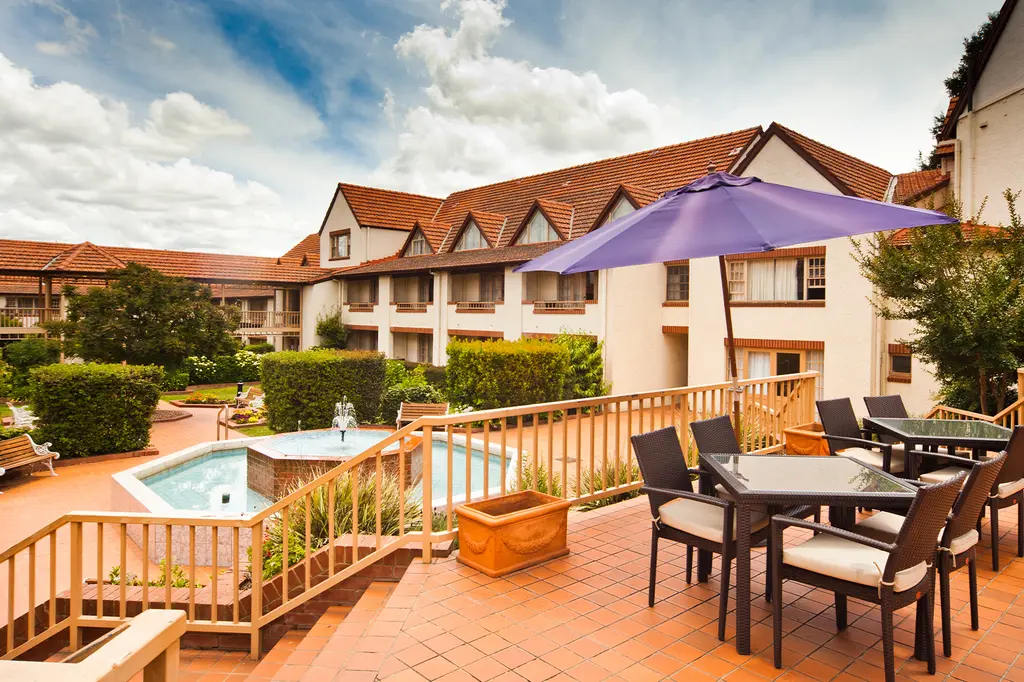 Mercure Canberra image 2